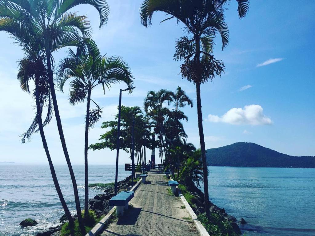 Familiar-condominio Fechado Ubatuba